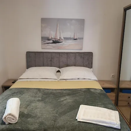 Spacious Family With Terrace & Parking Apartman *